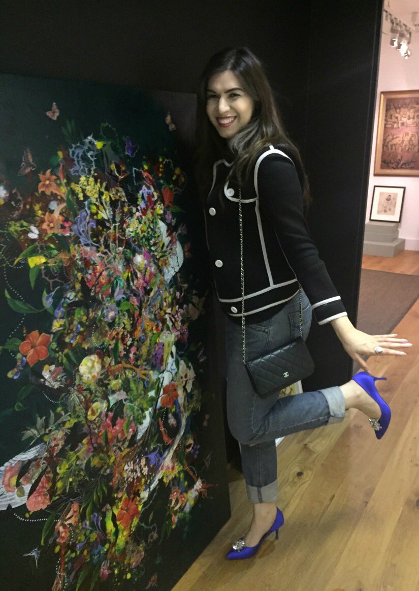 Having fun at the Modern South Asian Masters❤️️this by contemporary artist Senaka Senanayake #designerlife #artlover #fineart #Fashionista