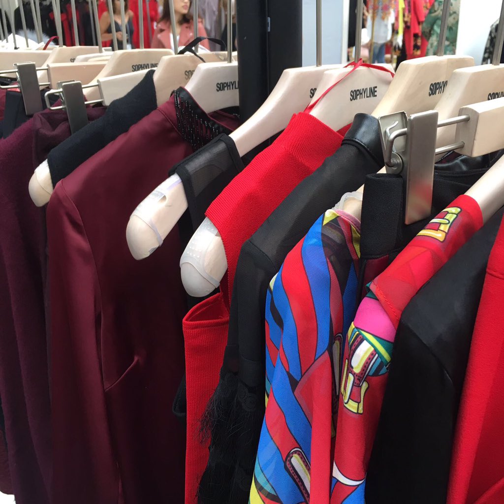 VanityAfro's tweet photo. 👗Great start of the day @PureLondonShow #Sophyline #fashion #tradeshow https://t.co/OPdBo8eQDm