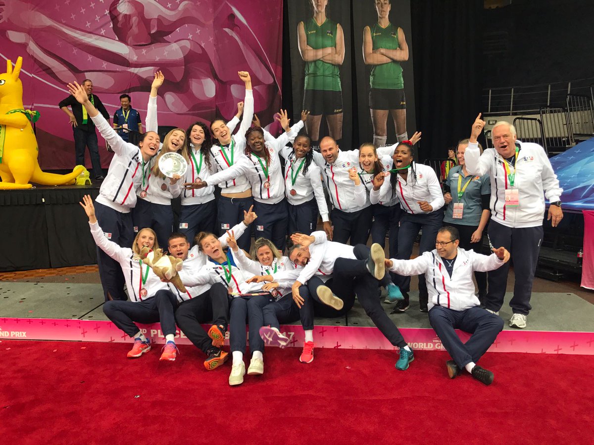 edfvbfeminin's tweet photo. On ramène le bronze à la maison ! #FIVB #worldgrandprix2017  #FinalFour #Australie #teampuissance #vivreenbleues #enjoy https://t.co/Wq7pHoytsZ
