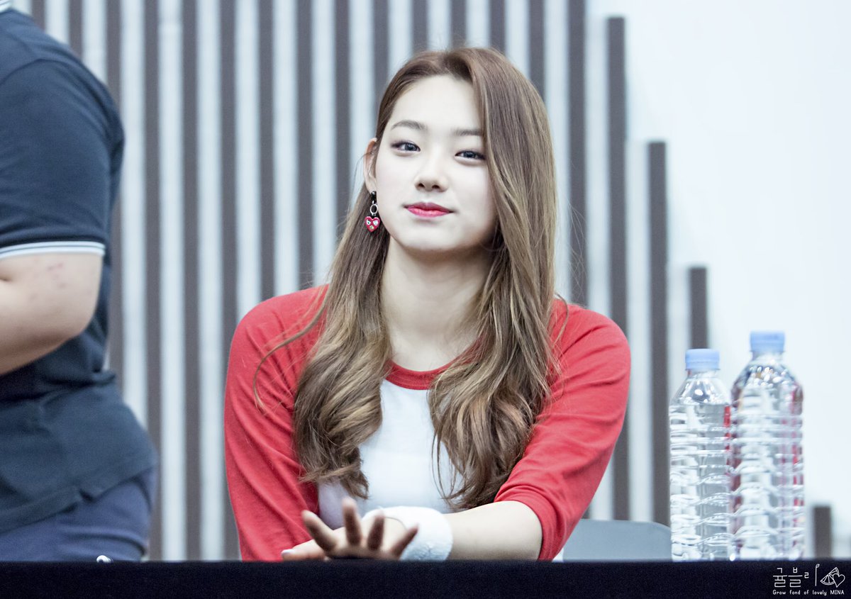 Kkmina_'s tweet photo. 제가 아직 드래곤볼을 못 모았넌데요 제가 제일 좋아하는 미나 표정.. 《잘생김 극대화》 https://t.co/LImLfAvlVR