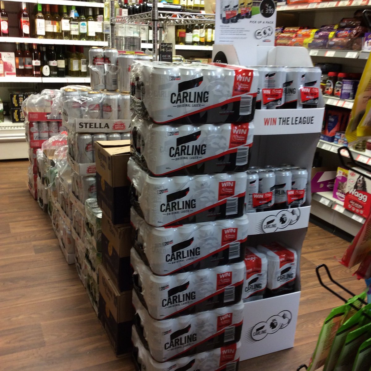 PowerforceMC23's tweet photo. #Wintheleague  # @carling @BargainBooze Whittle-le-woods BBOOZE
Retailer embraces "On pack Offers" "Premier league prizes" 📈🛒⚽️🍺 https://t.co/kOsfJIZIaq
