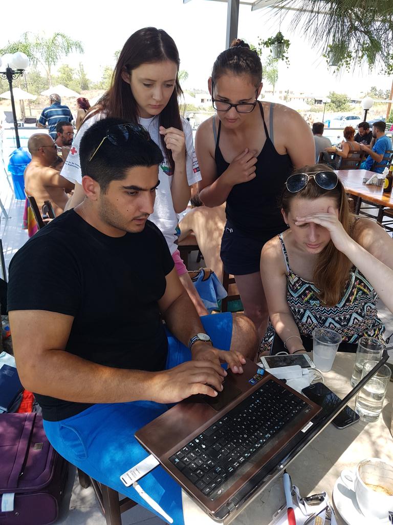 MarkPorter66's tweet photo. Footage review time in the shade @JAMUCLAN #AtlantisCampw017 https://t.co/155nkaMUI9