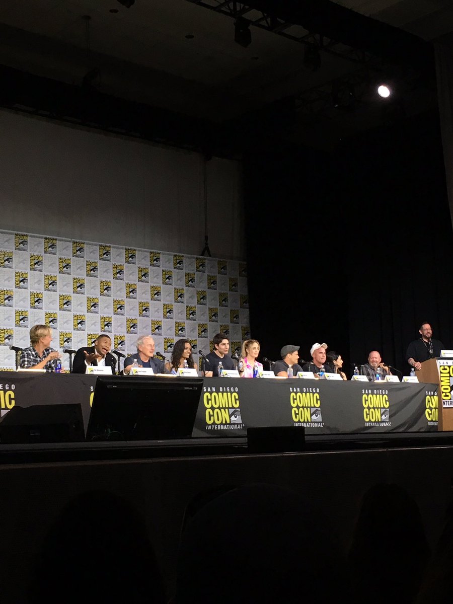 LendasDCBR's tweet photo. Elenco durante o painel na #SDCC
#LegendsofTomorrowsdcc #SDCC2017 https://t.co/k5Ns4YxES8