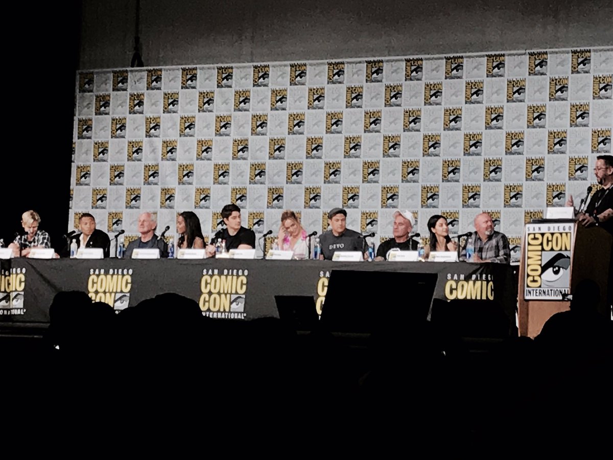 LendasDCBR's tweet photo. Elenco durante o painel na #SDCC
#LegendsofTomorrowsdcc #SDCC2017 https://t.co/k5Ns4YxES8