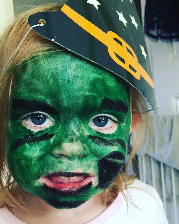 Missyf86's tweet photo. Paige has done face painting on Isla #LittleWitch #SoGood #Sisters #Playing @BellPrawn https://t.co/rjLrGXdeDe