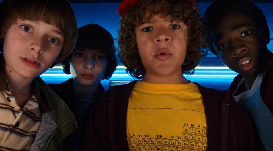 The new <a href="/Stranger_Things/">sƃuᴉɥʇ ɹǝƃuɐɹʇs</a> trailer is here, featuring the return of Eleven plus Michael Jackson bit.ly/2gUolt0