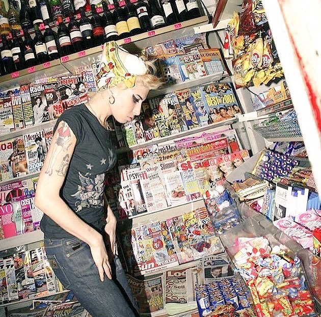 deanfranklinuk's tweet photo. 6 years today we lost Amy Winehouse but her music still lives on ❤️. Today I'll spend my day listening to this inspiring &amp; beautiful soul ❤️ https://t.co/SgEkNG4FdN
