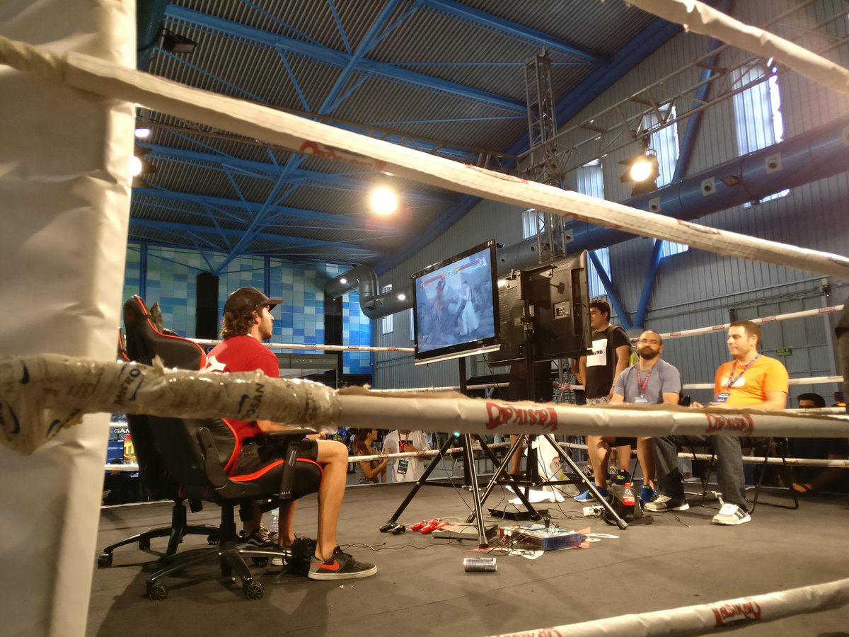 iharo_TYM's tweet photo. Impresionante despliegue de infraestructura en #Gamepolis2K17 #Gamepolis2017 https://t.co/JGMsvyFSBo