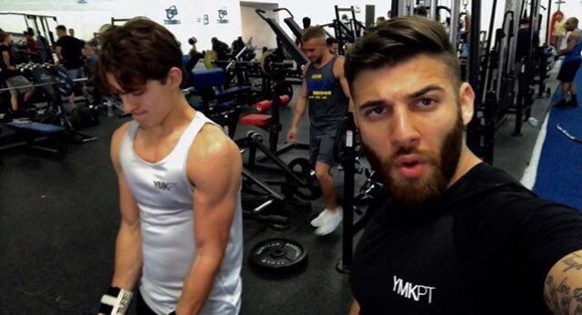 กลับบ้านไม่กี่วัน น้องทอมก็ออกมาเข้ายิมฟิตร่างกาย แถมอัพรูปโชว์กล้ามล่ำ งานนี้ก็ไม่รู้ว่ากลัวแฟน(แฟน)จะลืมหน้าหรือว่าอัพรายงานใครหรือเปล่านะ