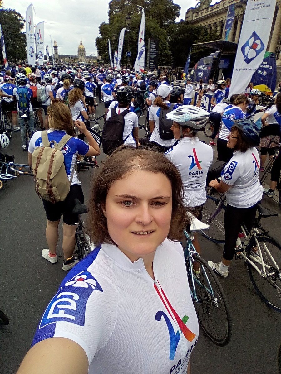 Catherine_Blt's tweet photo. #leschampspourelles #TDF2017 #Paris2024 #jouerlejeu https://t.co/iah1yB21Ip
