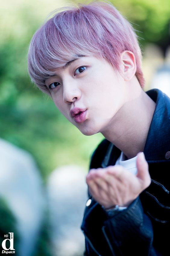 ArmyHoudadz's tweet photo. #arab_army_with_jin @BTS_twt 
 We love you and we will support you and support BTS.Good luck bts 
우리는 당신을 사랑합니다 😘😘 https://t.co/z0oxEMmlX8