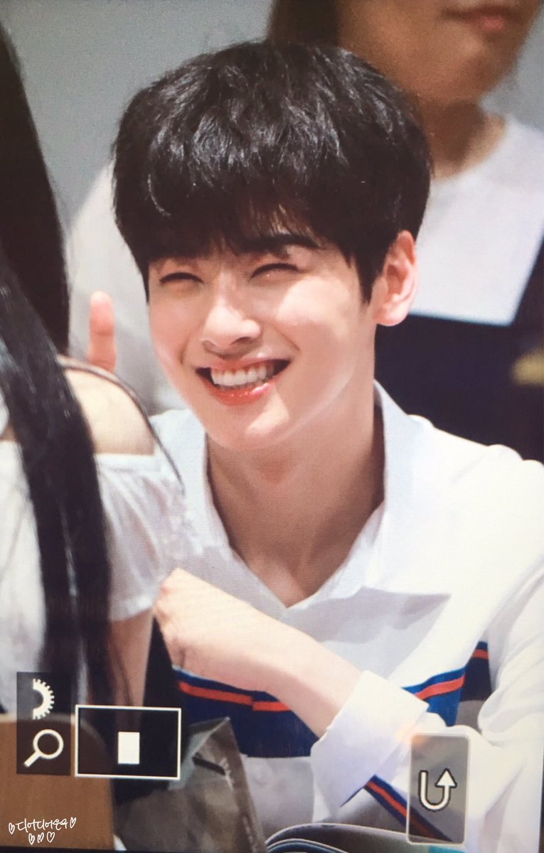 HIS SMILE DEFINITELY CAN BRIGHTEN UP MY WHOLE DAY ;_; 

#អ៊ឺនវូ #Eunwoo #ASTROCambodia <a href="/offclASTRO/">ASTRO 아스트로</a> 
📷 <a href="/deardeer97330/">디어디어은우</a>