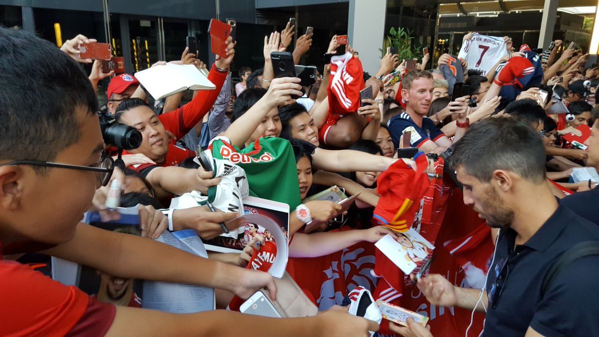 #visitingfriends in Singapur. 🇸🇬😊 #AudiFCBTour https://t.co/cRQmWcmAhY