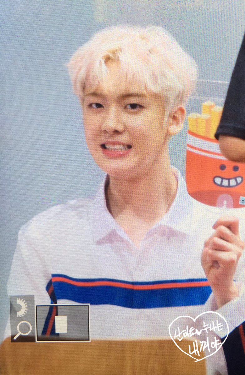 170723 부산팬싸 #아스트로 #ASTRO #윤산하 #산하 
 표정이 똑같애 🤣 <a href="/offclASTRO/">ASTRO 아스트로</a>