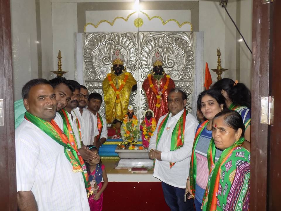 milannpatil's tweet photo. गोडदेव गाव येथे श्री विठ्ठल मंदिर येथे दर्शन घेऊन प्रचाराला सुरवात
#bjpmirabhayander #mbmc2017 @NarendraMehtal @BjpMira https://t.co/YfNeyTb5rn