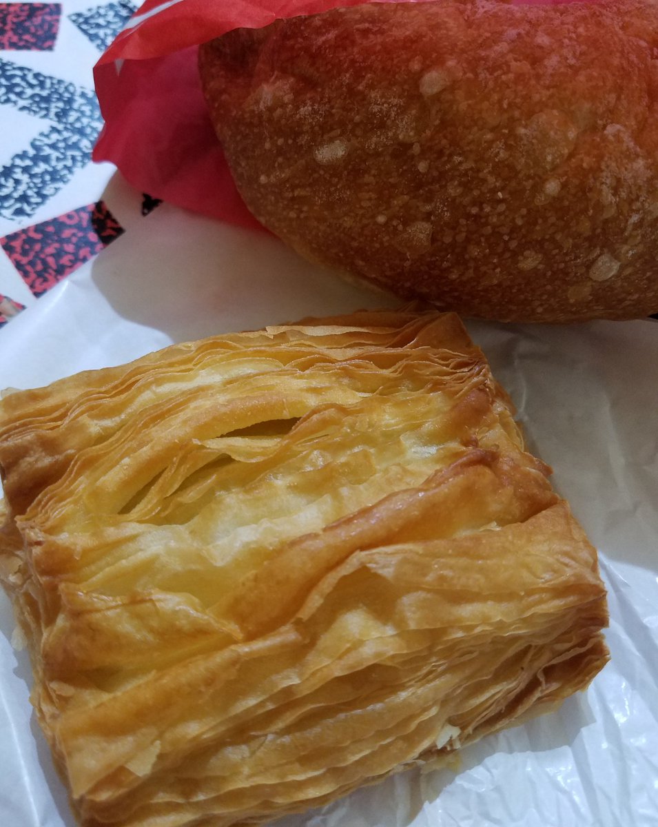 hachinokomain's tweet photo. #dunerarete
#デュヌラルテ

クロワッサン美味👍だった(^-^) https://t.co/mljdJkpBIp