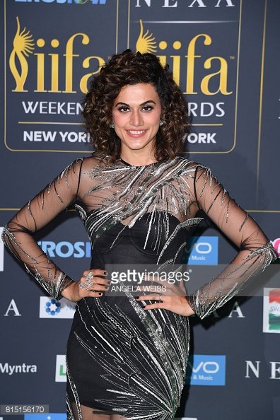 TaapseePFanClub's tweet photo. PICS the talented @taapsee at IIFA 2017 https://t.co/A0s23EVNT0