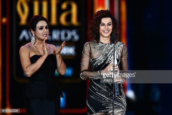 TaapseePFanClub's tweet photo. PICS fabulous @taapsee at IIFA 2017 https://t.co/ZrOIgqdLCW