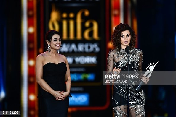 TaapseePFanClub's tweet photo. PICS fabulous @taapsee at IIFA 2017 https://t.co/ZrOIgqdLCW