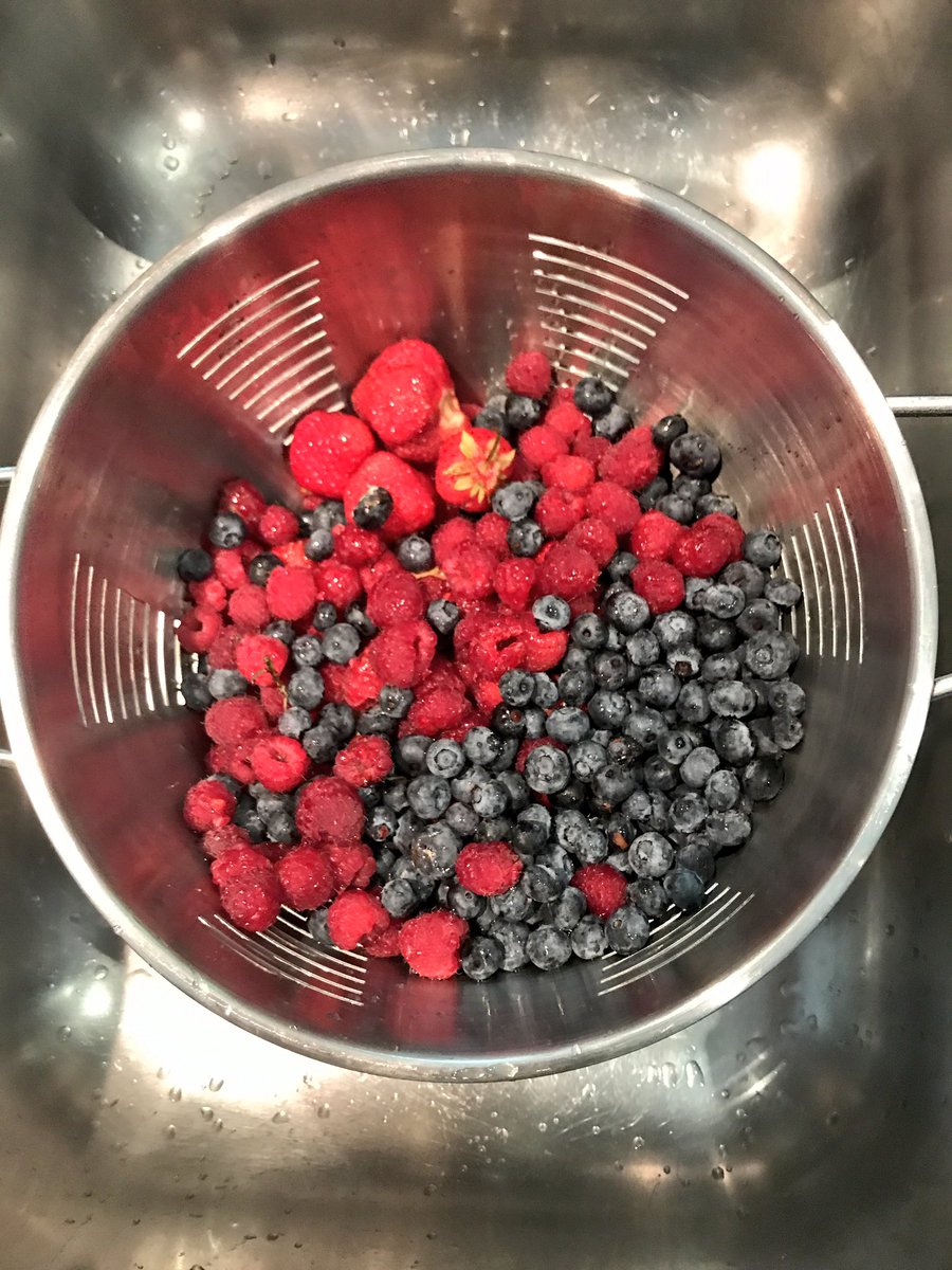 ArleneDickinson's tweet photo. Berry season. #strawberries #raspberries #blueberries #berrygoodforyou https://t.co/AXhI0sKme2