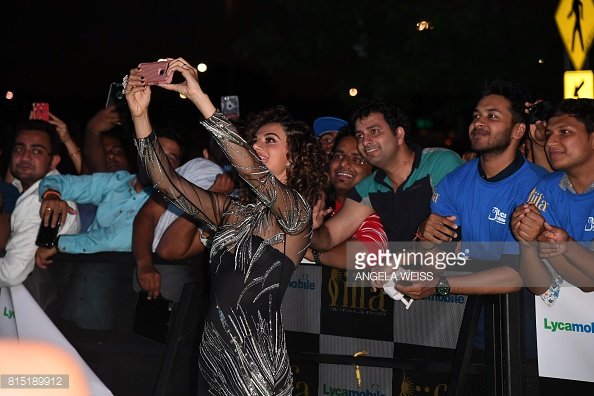 TaapseePFanClub's tweet photo. PICS the gorgeous @taapsee breathtaking smile at IIFA 2017 😍❤ https://t.co/XWSv6YiTRd