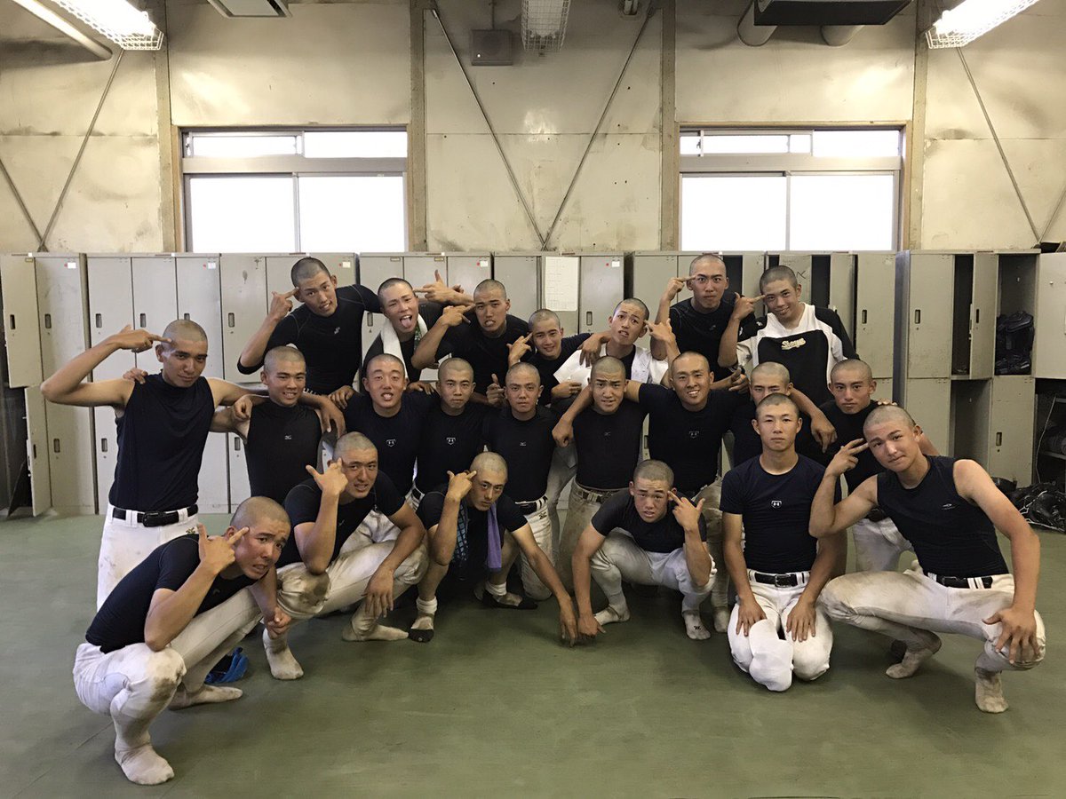 yusuke_1189's tweet photo. 今日で、藤沢翔陵高校野球部を引退しました。
2年半きつかったけど最高の仲間と野球ができてほんとうによかったです！
後輩たち、これから辛いことあると思うけど、頑張って👍
ありがとう高校野球！ https://t.co/u5UymPFNMR