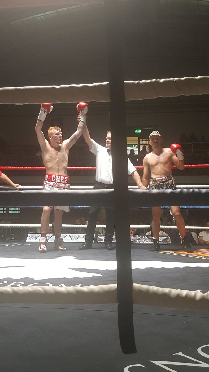 Shaz_SMAC's tweet photo. @CheznieHBoxer with a controlled points win 60:55 to go #3-0 #TeamWilkes
@DoveBoxPromo #boxing #Peptalkboys
#boxingnut π https://t.co/iMwaZsBKDQ