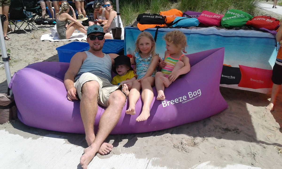 All #smiles for our #Breezers today! It's a beauty day to visit the #beach in #PortStanley &amp; check out our #BreezeBag booth on the boardwalk