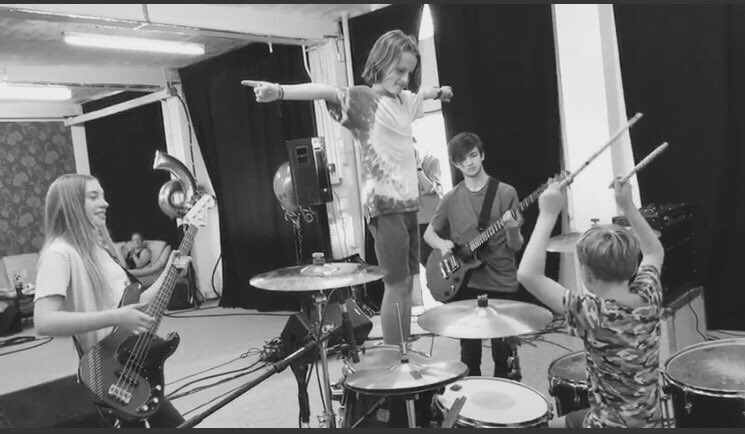 dEATHRABBTs's tweet photo. alex kay displaying his homage to @chriscornell R.I.P
#jesuschristpose🤘🏻 https://t.co/dPiPB5E4kJ