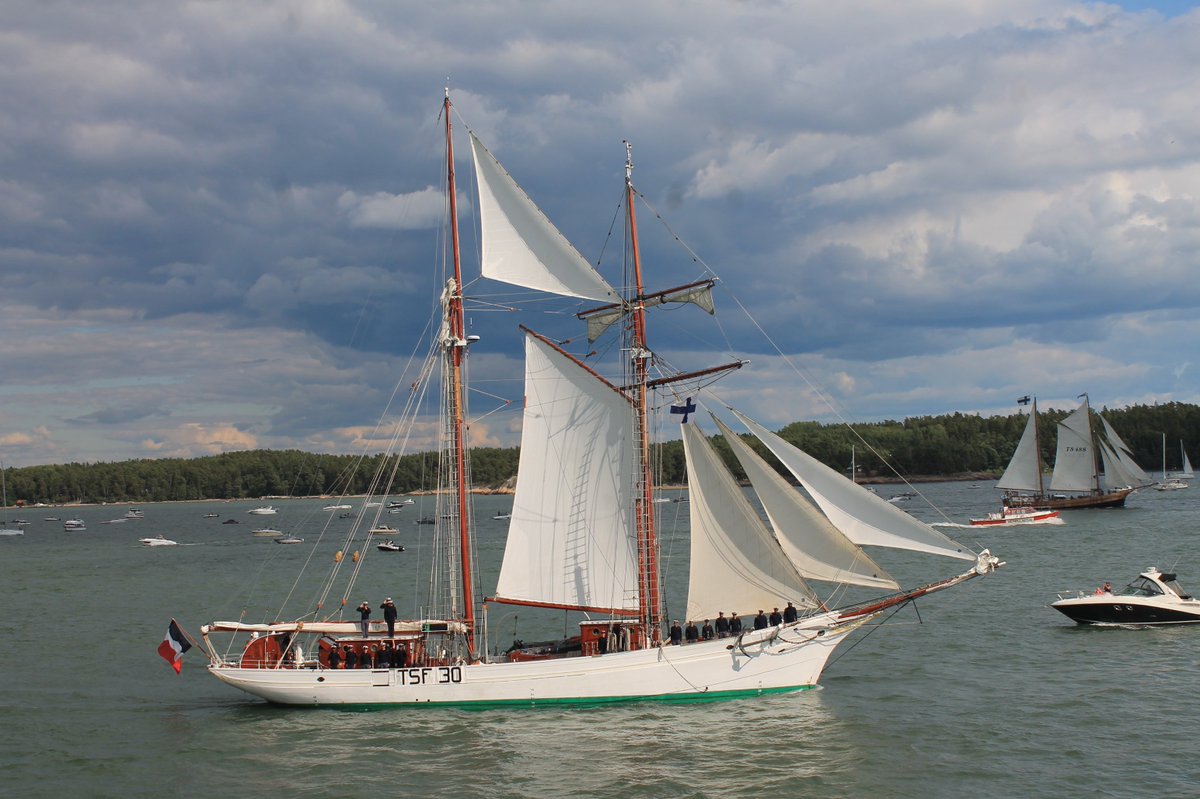 joni_lindeman's tweet photo. #paradeofsails #bellepoulle
#tallshipsturku #TSR2017 #Turku #Airisto https://t.co/EIpkKkySVY