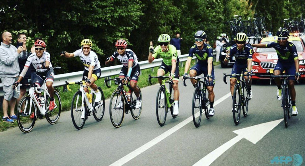 AndreaGuerreroQ's tweet photo. Muy orgullosos de Uds, haciendo patria! @UranRigoberto @elpumaDarwin @jarlinsonpantan @estecharu @NairoQuinCo @sergiohenaoofic @cabg1989 https://t.co/cSsCtTRo81