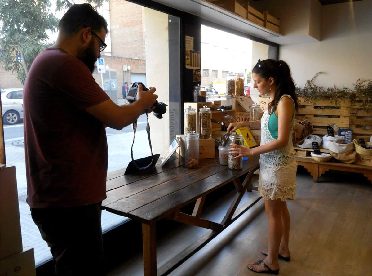 Esta semana estuvimos filmando en Sant Feliu de Llobregat como hacer las compras sin generar desechos💜

 Lo publicaremos en breve! 💜