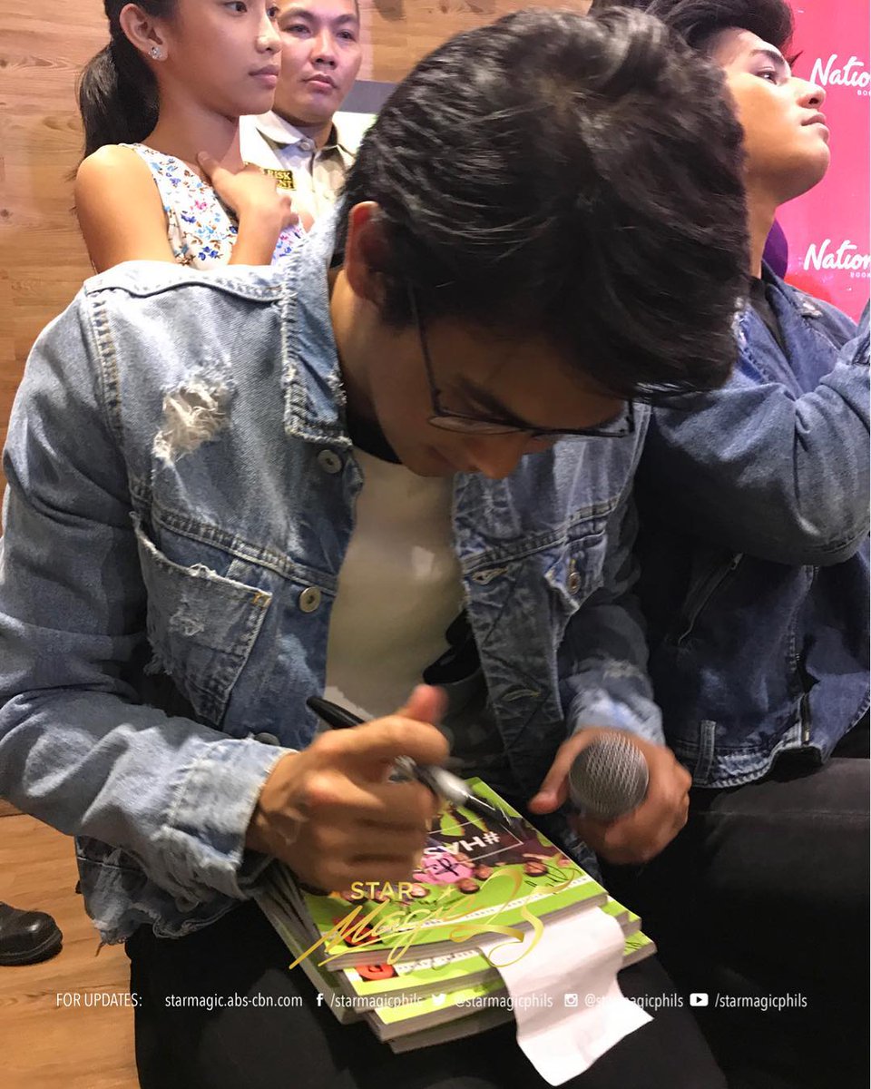 ephrzien's tweet photo. Gwapong Hashtag Paulo @ #HashtagsJournal Book Signing @angeles_paulo 😊😍 https://t.co/XGUQPatG8C