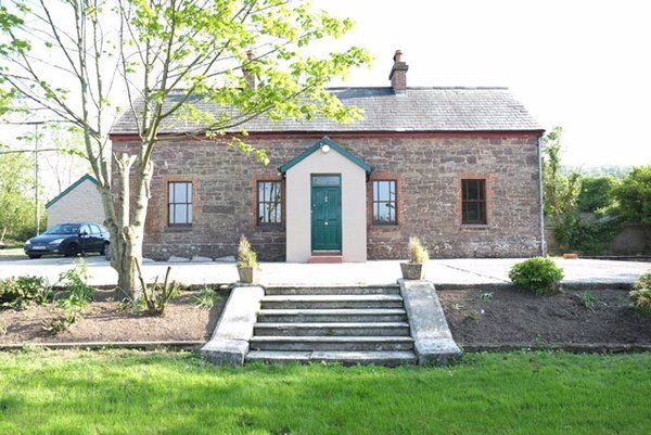 PurcellProps's tweet photo. As far as quirky and traditional homes go, this humble 4-bedroom property in the countryside is rather special 😌 >> https://t.co/Q9CMzSO46s https://t.co/p9o8UTvNb5