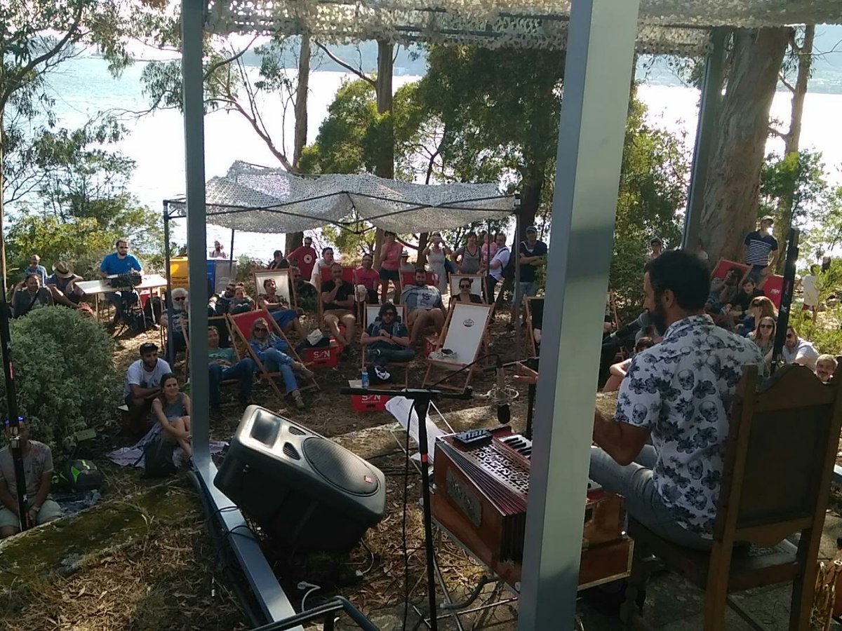 O escenario Mirador <a href="/GalicianGin/">platupremium</a> marabillado con @amorantenaiz músico vasco que une música tradicional con experimentación