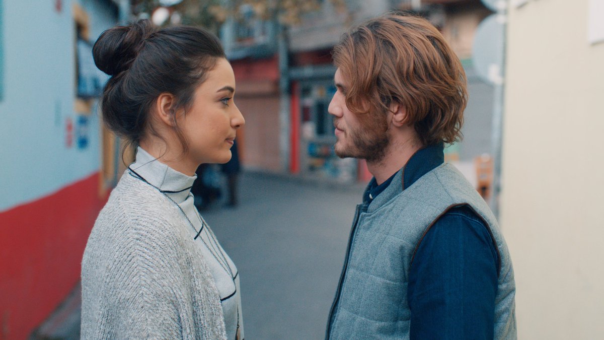 •Herşey yerinde güzel. Çiçekler dalında, kuşlar gökyüzünde, balıklar denizde ve sen benim yanımda.•