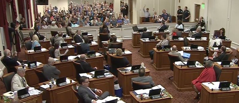 AIRBNB HOST HELP tweet media