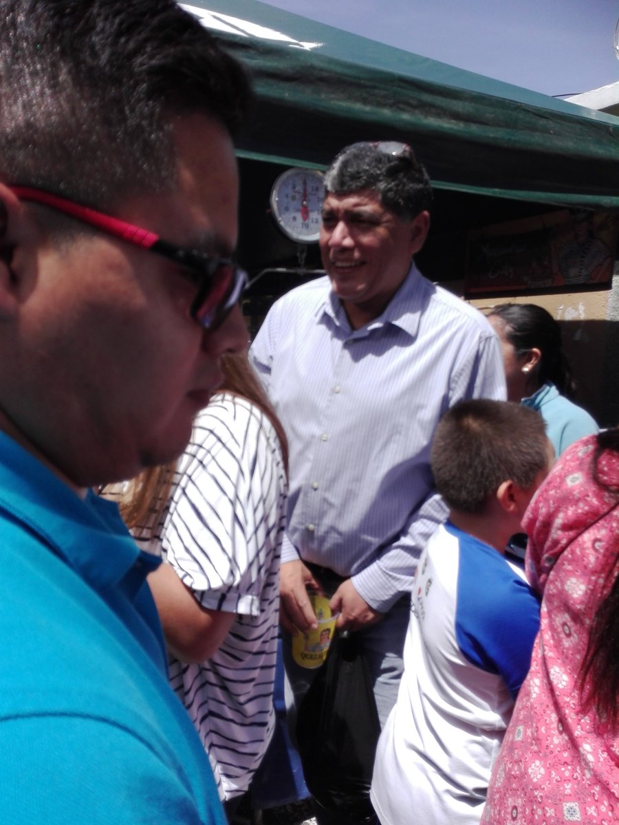 pirir502's tweet photo. TODOS LOS DE MUNIMIXCO PONIENDO EL MAL EJEMPLO BIEN BOLOS AHI ESE QUE VEN AHI ES EL TAL VALDEZ CORRUPTO https://t.co/OPhDJp3ylg