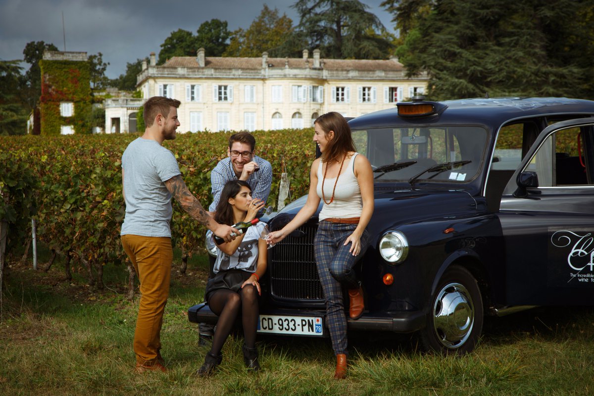 Tweetpulpe's tweet photo. #WineCab ➡️La classe à l'anglaise pour parcourir le vignoble de #Bordeaux 🚖🇬🇧 #sobritish #cupofwine
👨✈️👉 https://t.co/SDS3WQp0v2 https://t.co/odvGPi1KEX
