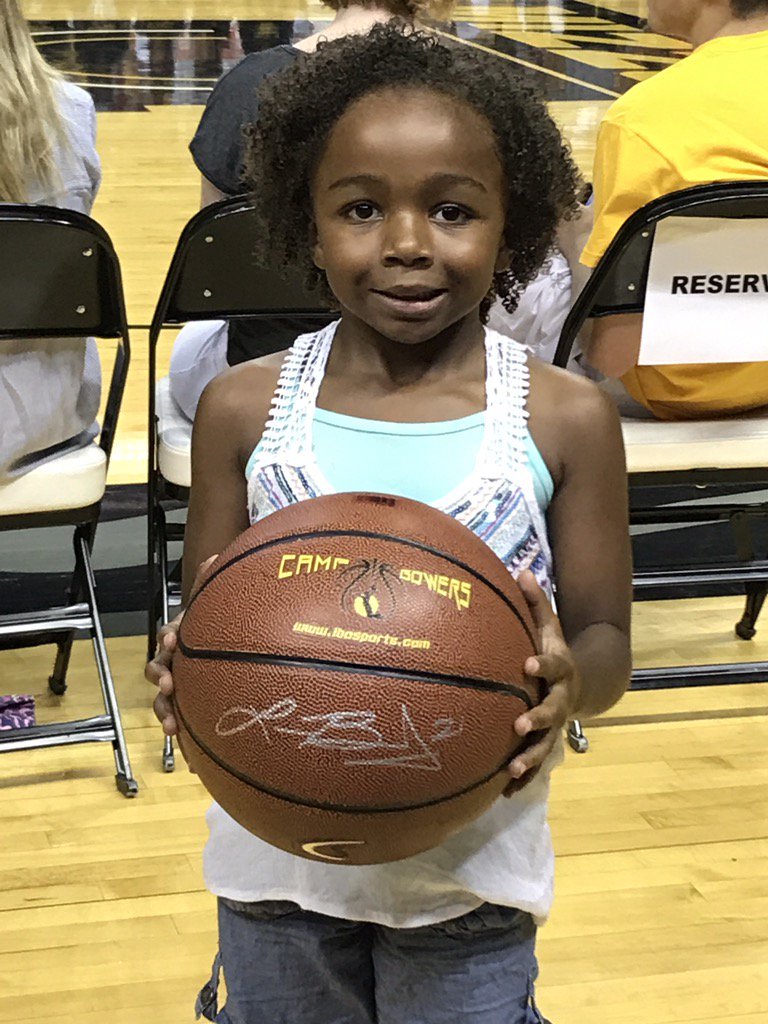 caramelcandy007's tweet image. Dance off winner @LBowers_21 @DeMarreCarroll1 #patsyjane #CarrollBowers🏀🏀🏀 #Mizzou