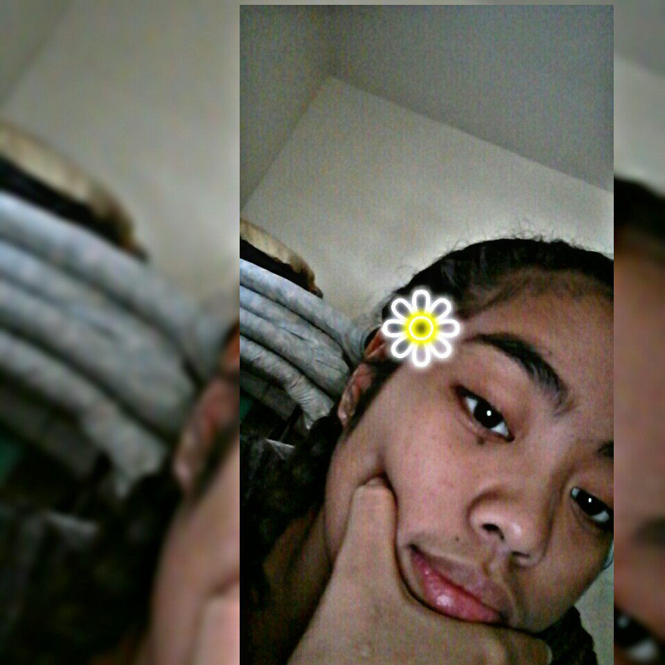 bbysinta's tweet photo. Yes bejj asss my eyebrows are frxkn real 😊 now quit asking me that 😛😠 . But heyerss y'all ok bye 👋✌ #somethingtppost https://t.co/K3TrHUCk3V