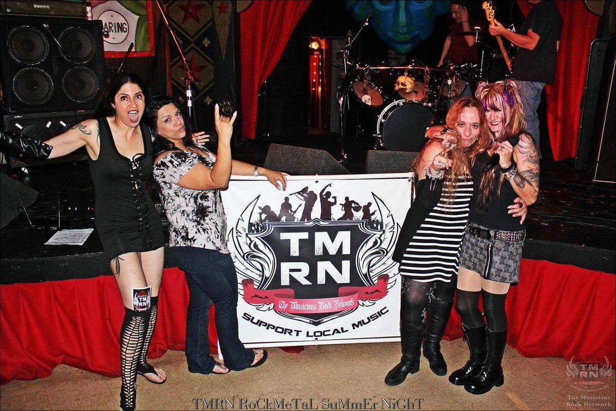 DaynaJade139's tweet photo. #MaidensOfMetal thank you Daphna of #Uncrated, Joy of #Arc'dAngel, Nancy of #Sinners & me on the end! Pleasure sharing the stage with you! π https://t.co/WVAK2vN3Zo