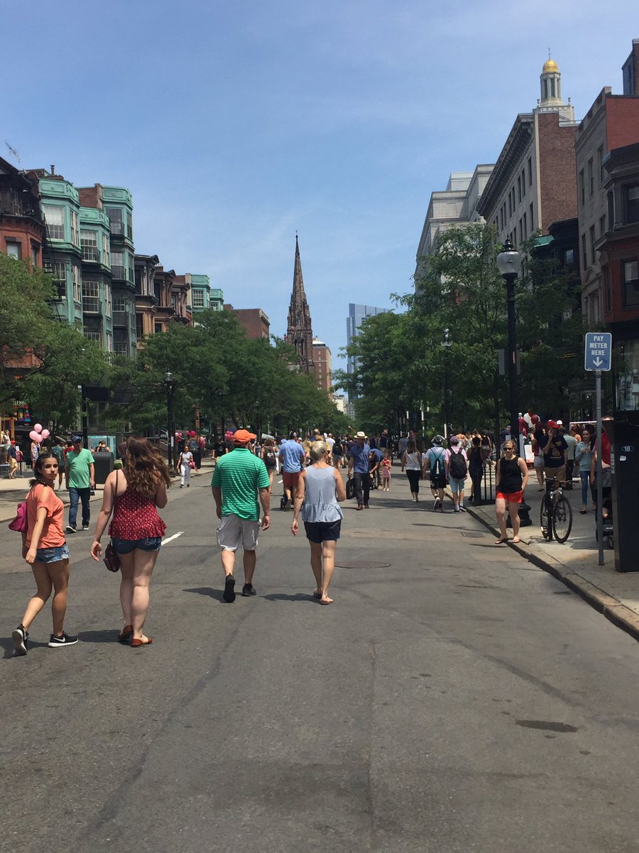 SoodeeBoston's tweet photo. It's car-free day on Newbury St. Come to Soodee and join the festivities! ☀️👗👚👌🏻
#carfreeday #yass #soodee https://t.co/CvHdna3g6s