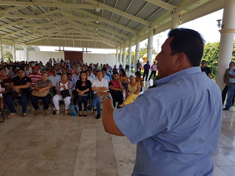 FelixSerranoT's tweet photo. El trabajo organizativo tiene que ser la base del triunfo para derrotar a la mafia que tiene secuestrado a México #amlo2018 #Oaxaca https://t.co/gKtl1CANv0