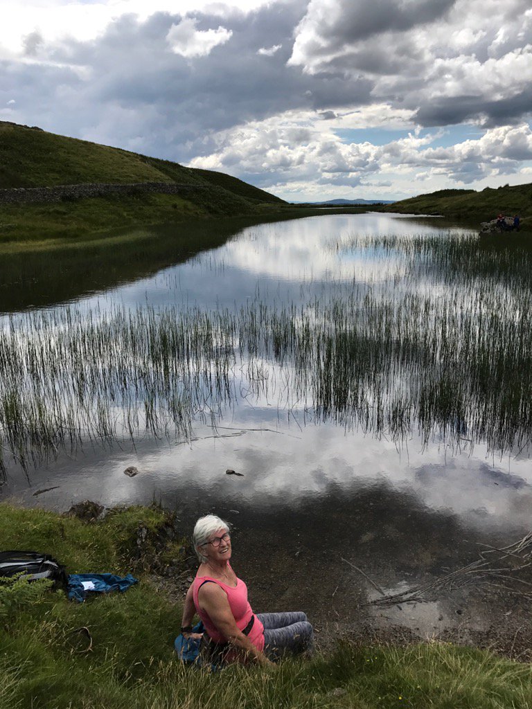 saskia-hogenhout-on-twitter-having-fun-with-my-mom-in-the-lake