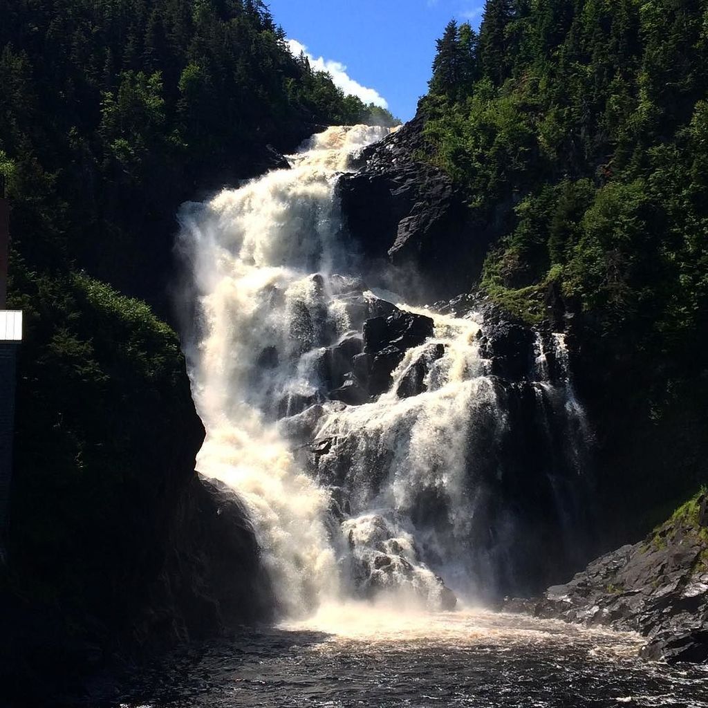 viajmargalliver's tweet photo. Preciosa la cascada que encontramos en #ValJalbert, #quiatchouan es su nombre. Todo proviene de la lengua de los a… https://t.co/6TcD8K0KEm https://t.co/Kif5ap86FU
