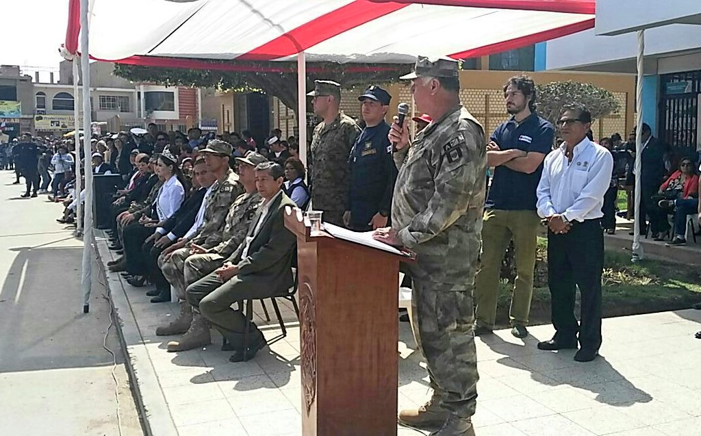 naval_peru's tweet photo. #MGPAhora #UNITAS2017 Vicealmirante Fernando Cerdán Ruíz reafirmó el compromiso de la Marina de Guerra del Perú con la población huarmeyana. https://t.co/eg7jRRdGSe