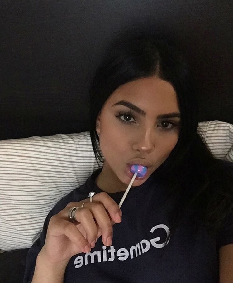 rpgsdg's tweet photo. —Inconnue 
—Safia 
—19 ans 
—Loners 
—Hétéro 
—@iaamzaaf https://t.co/VYah3hNZ51