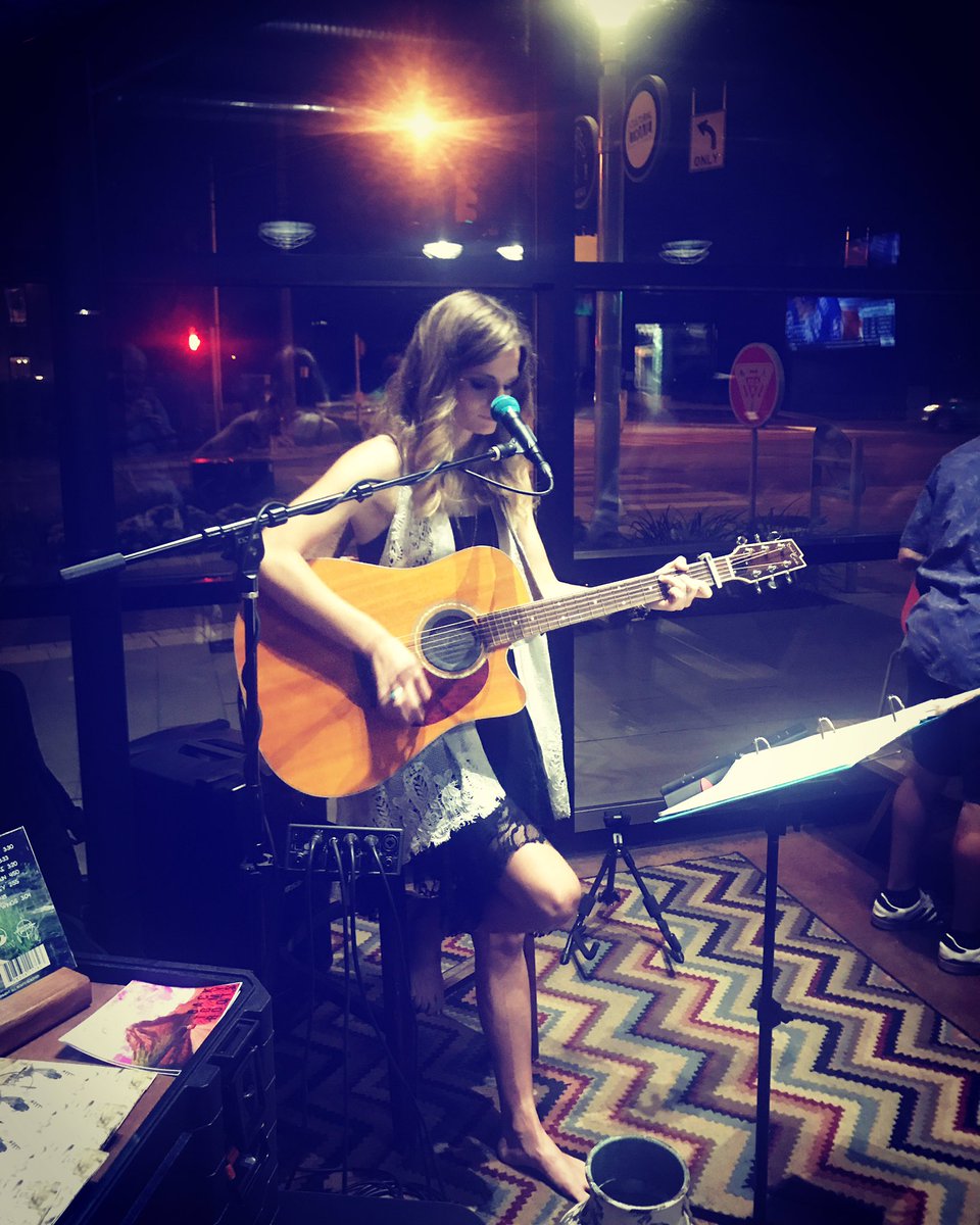 jordynpepper's tweet photo. Indianapolis you guys are amazing! I had so much fun playing for you guys last night! https://t.co/jwlkNAOl6L