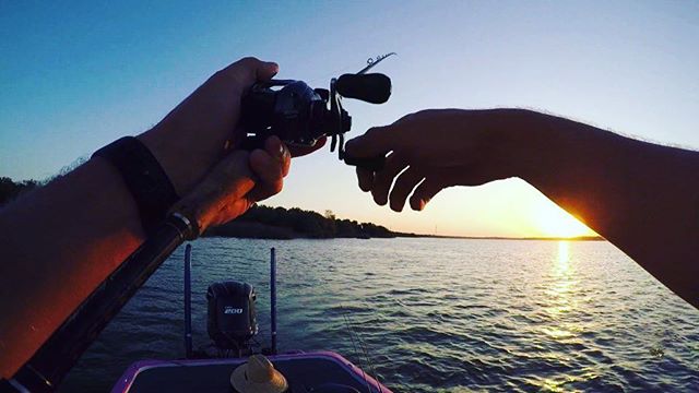 FISHBUOY's tweet photo. Reposting @runcl_official:
Hot summer arrived. If you want to go topwater bass fishing, you’d better go before sunrise.
#fishbuoy #fishing https://t.co/KYbuLdFhRD